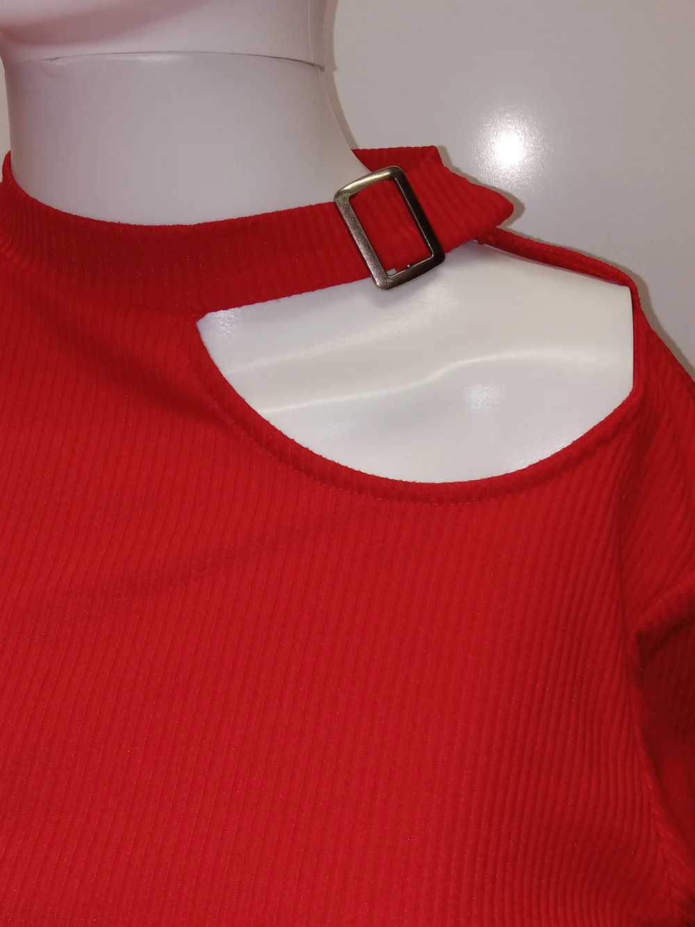 Red Buckle-Accent Ribbed Tee - Picture 2 of 5